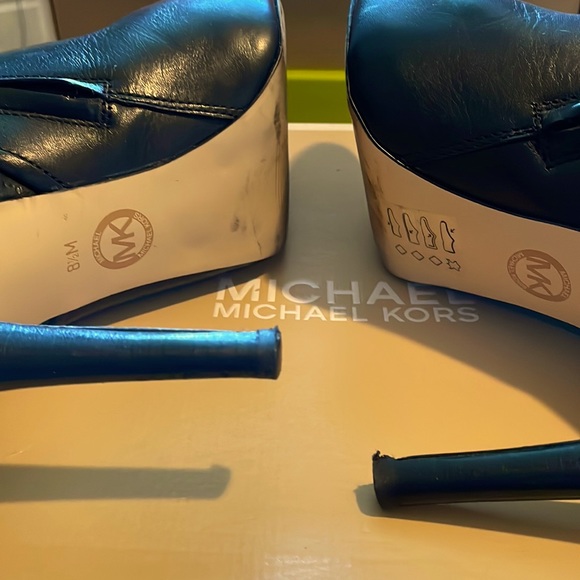 Michael Kors heeled bootie - Picture 3 of 6